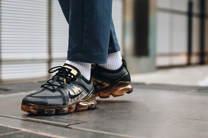 nike vapormax 2019 black and gold
