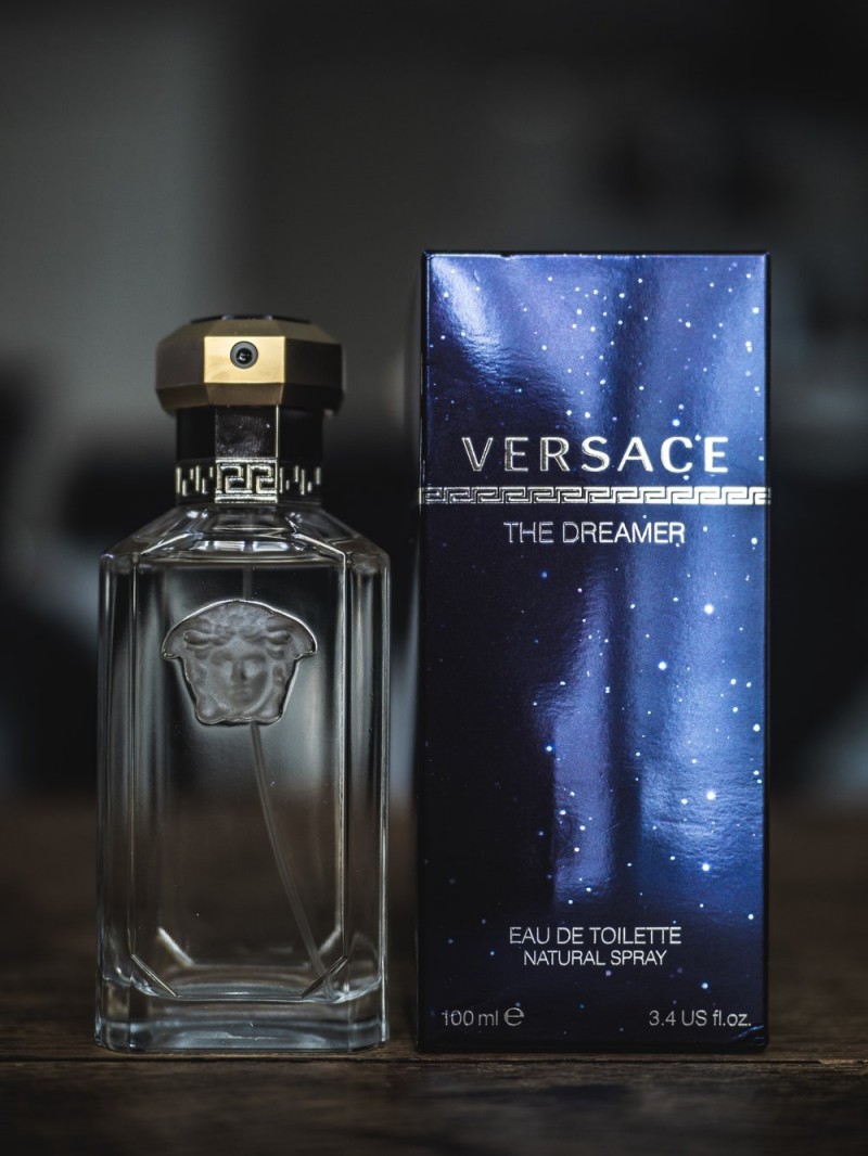 versace the dreamer for her smells like