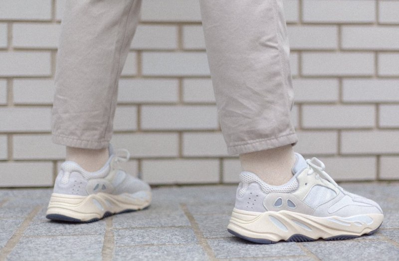 yeezy boost 700 analog review